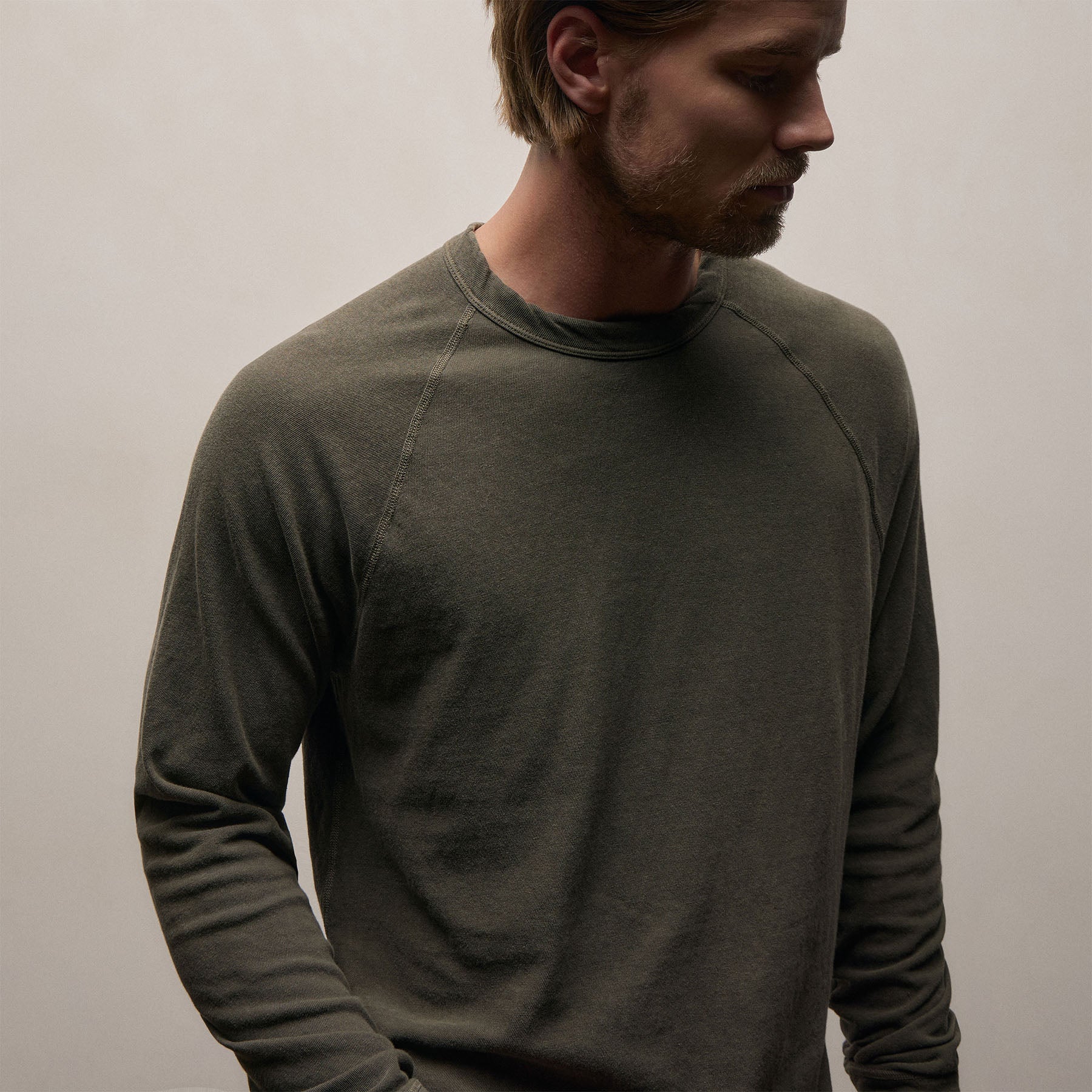 Slub Jersey Long Sleeve Raglan Crew in Army Green Pigment | James