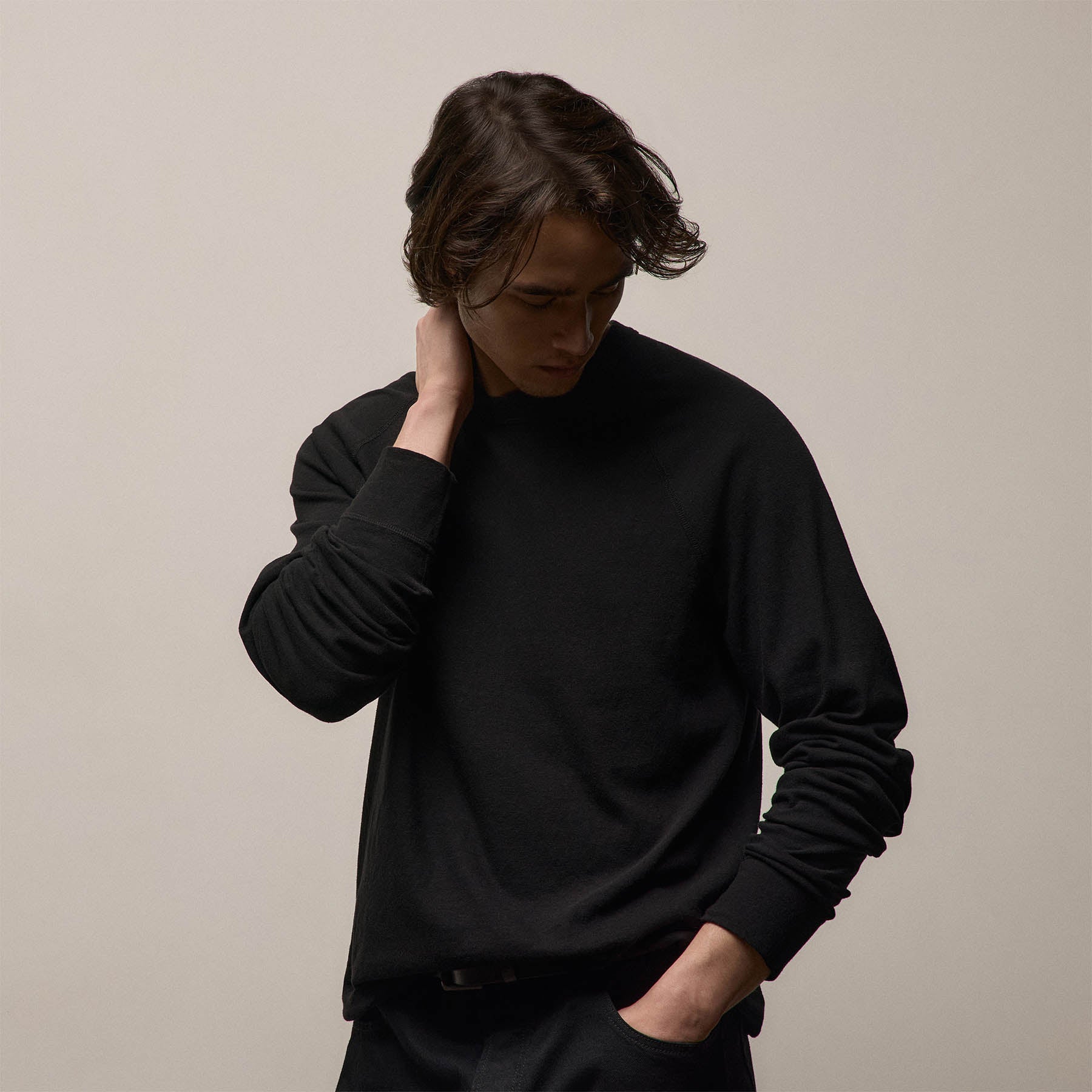 Slub Jersey Long Sleeve Raglan Crew - Black | James Perse Los Angeles