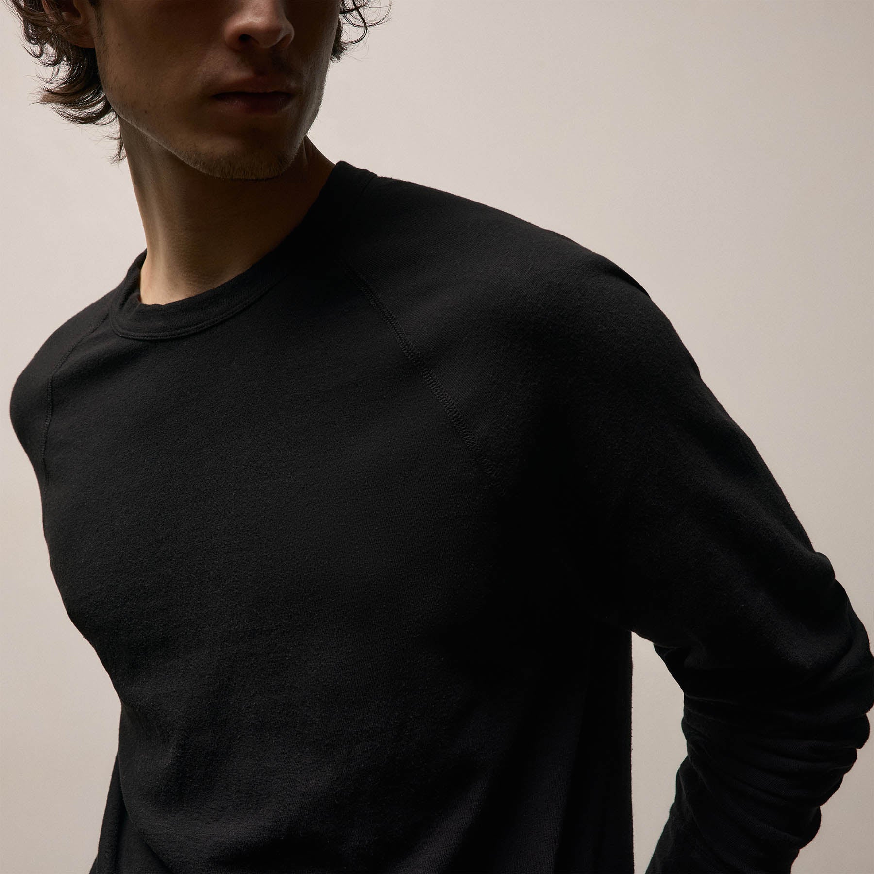 Slub Jersey Long Sleeve Raglan Crew - Black | James Perse Los Angeles