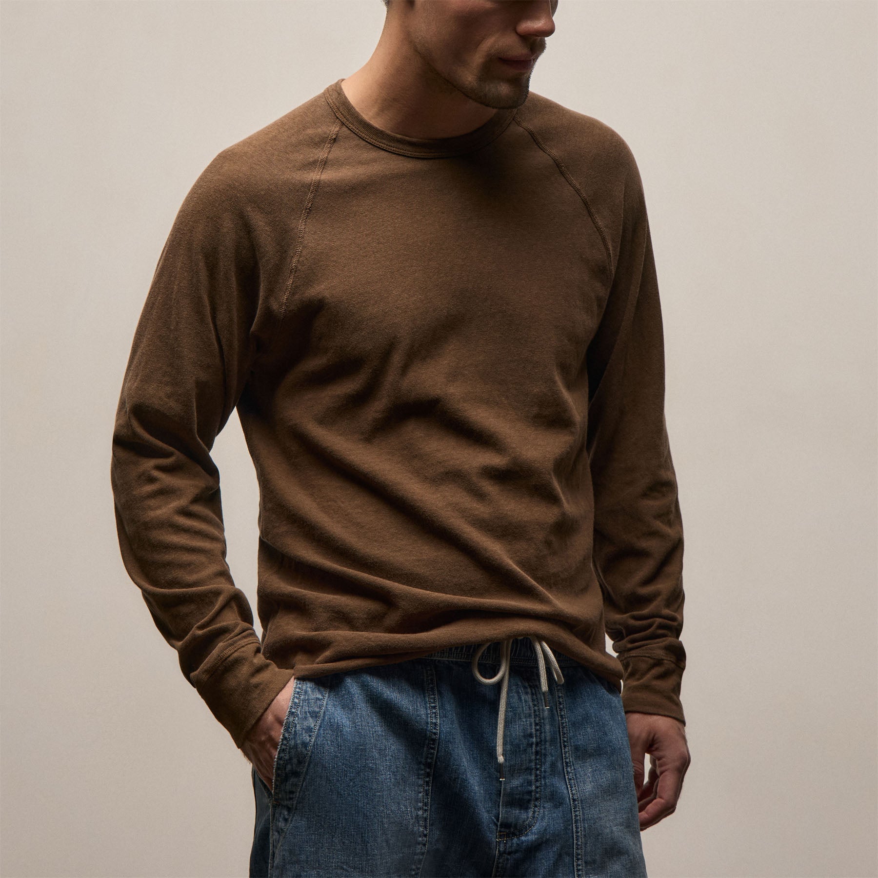 Long Sleeve Raglan Crew In Gingerbread Pigment | James Perse Los Angeles