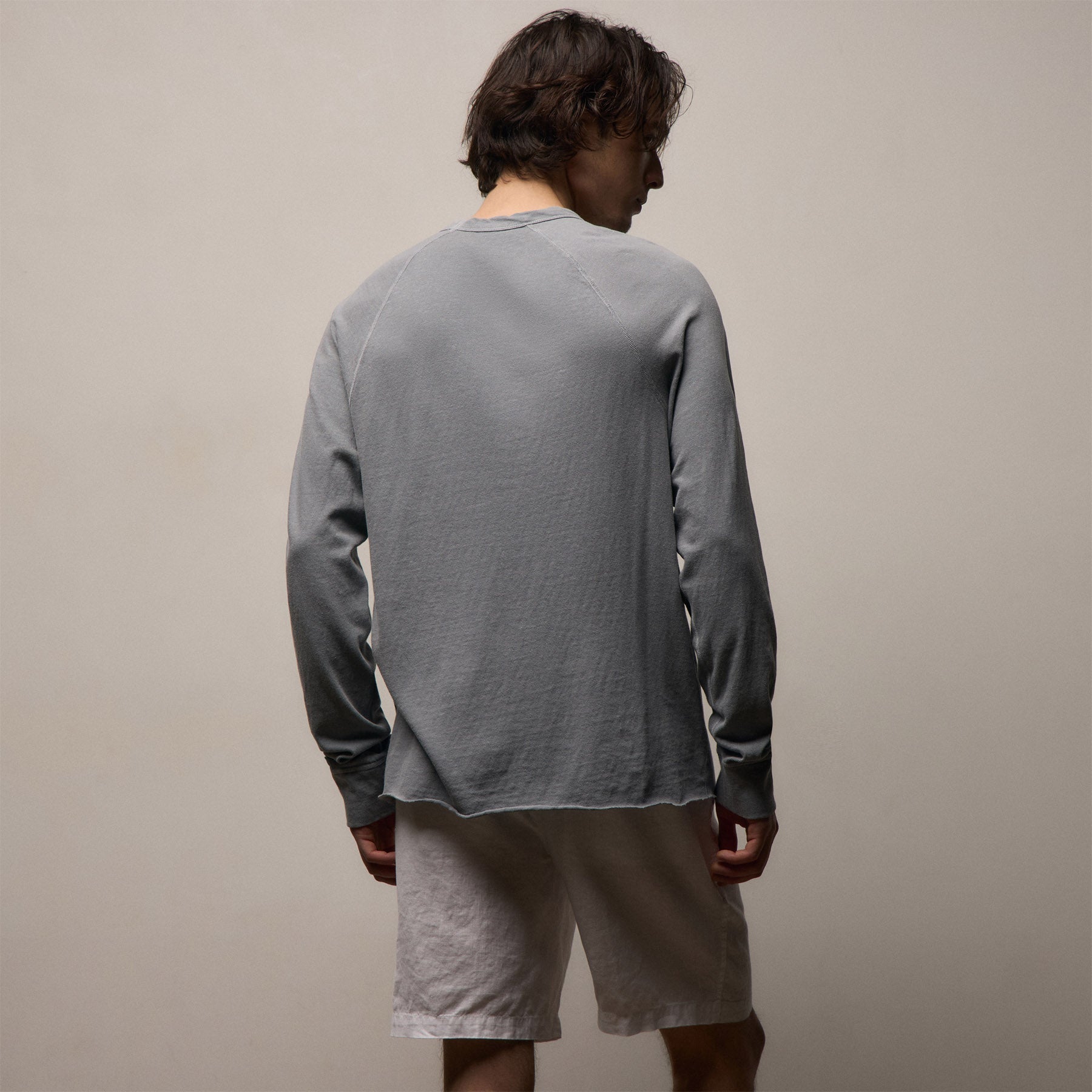 Slub Jersey Long Sleeve Raglan Crew in Ore Pigment | James Perse Los Angeles