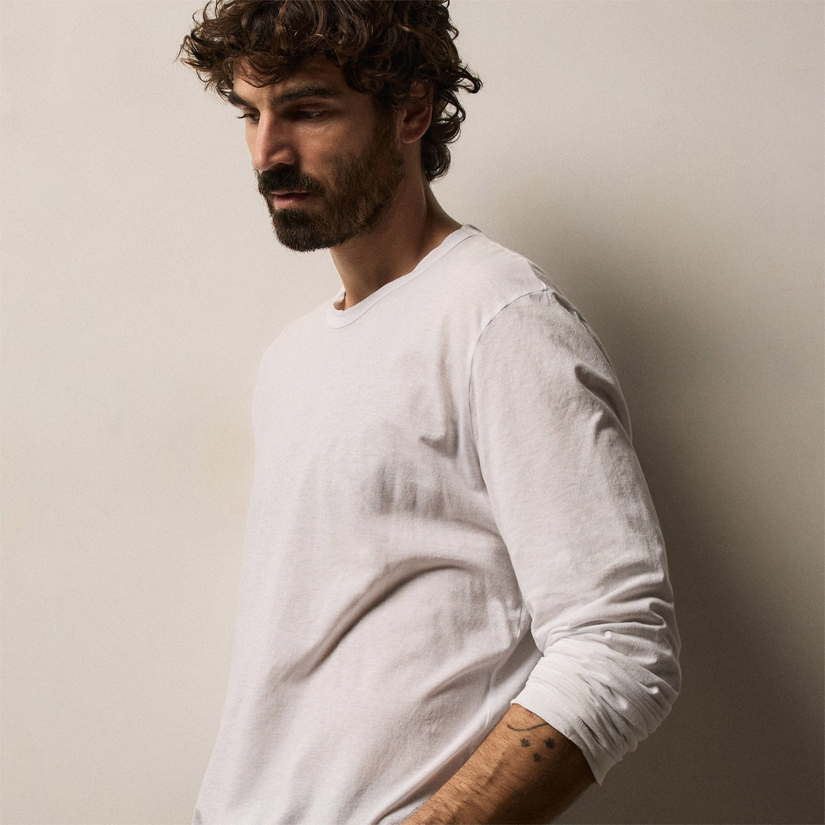 Shirttail Hem Crew in White | James Perse Los Angeles