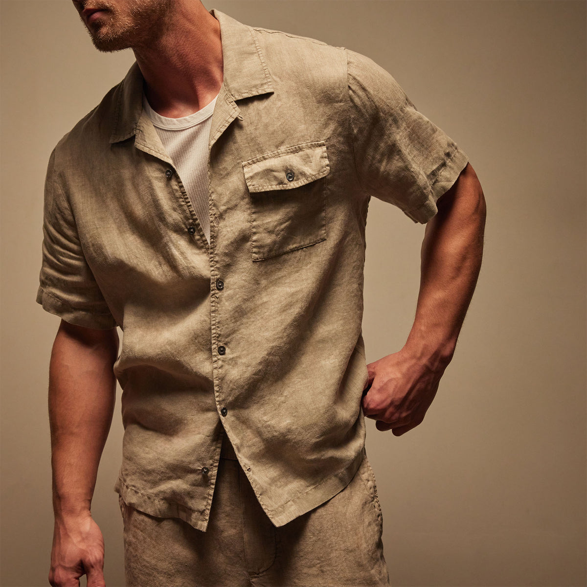 Linen Short Sleeve Pocket Shirt in Mineral Pigment | James Perse Los Angeles