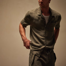 Linen Short Sleeve Pocket Shirt in Palm Pigment | James Perse Los Angeles