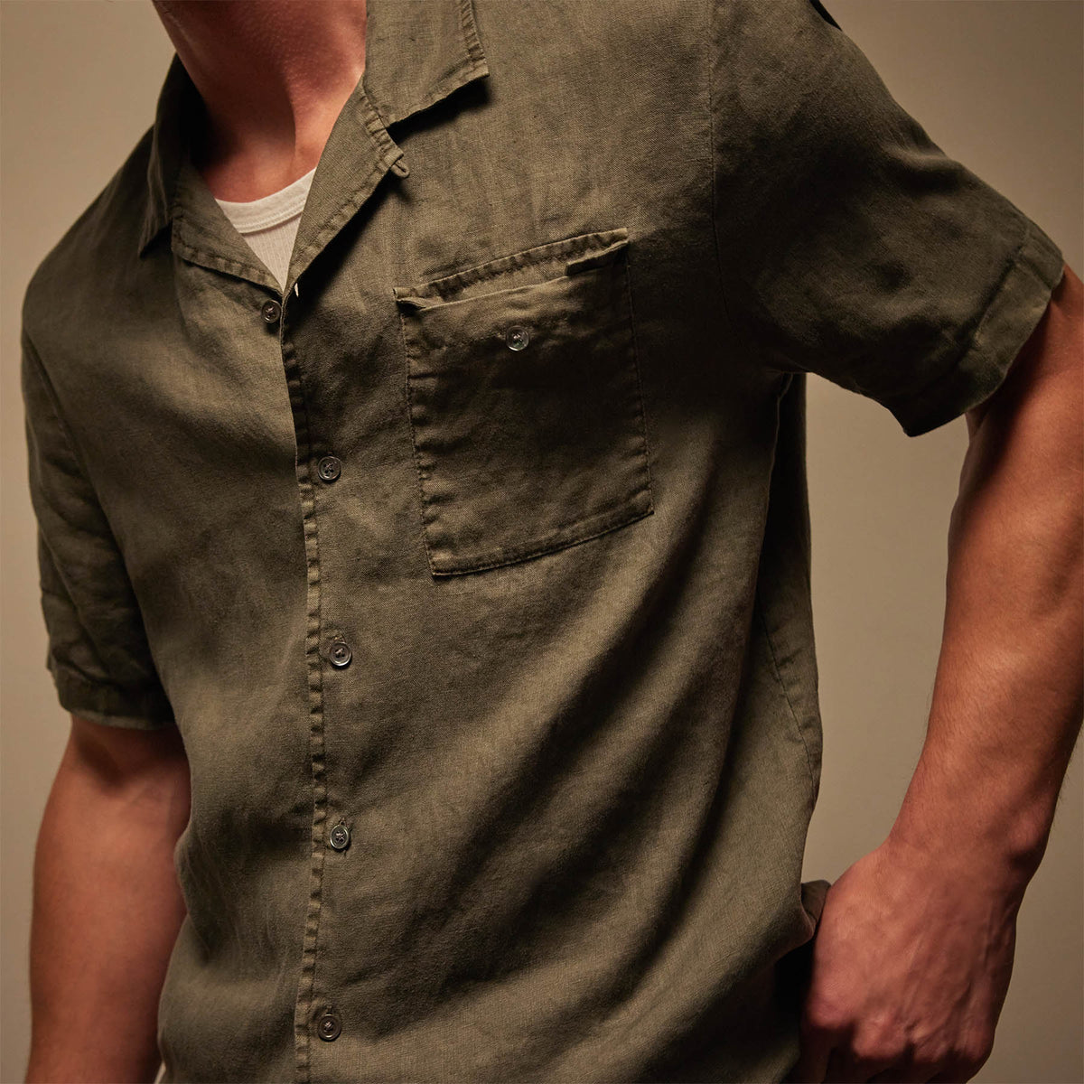 Linen Short Sleeve Pocket Shirt in Palm Pigment | James Perse Los Angeles