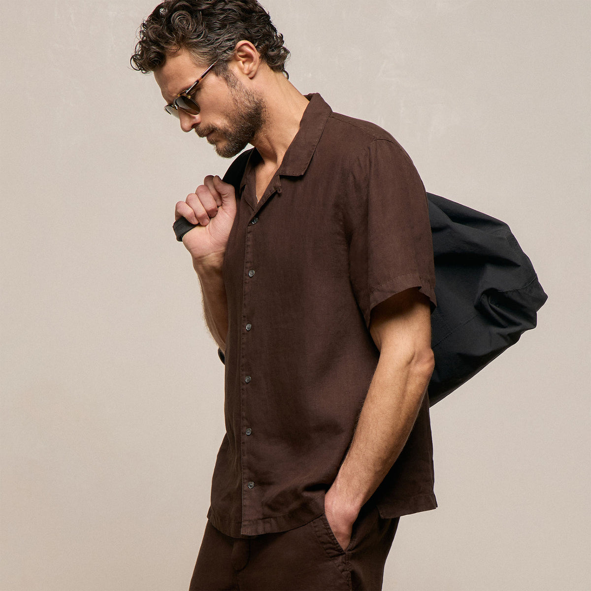 Lightweight Linen Short Sleeve Shirt in Bark Pigment | James Perse Los Angeles