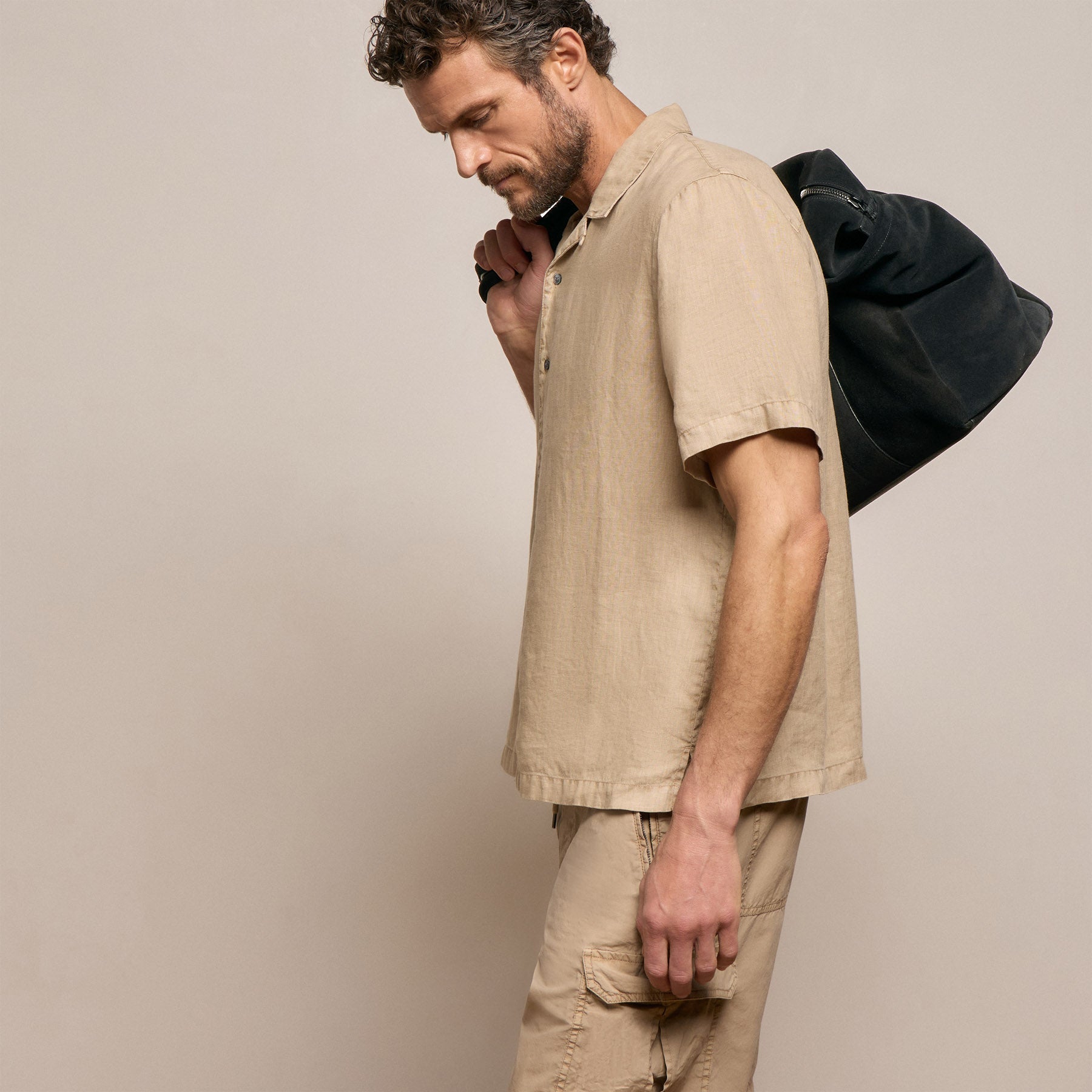 Lightweight Linen Short Sleeve Shirt in Light Khaki Pigment | James Perse Los Angeles