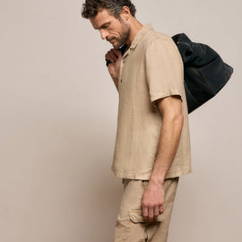 Lightweight Linen Short Sleeve Shirt in Light Khaki Pigment | James Perse Los Angeles