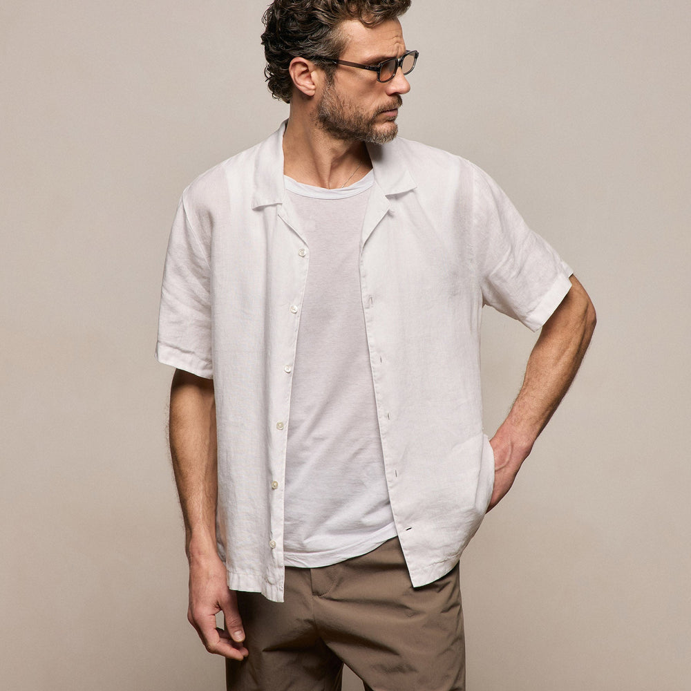 Lightweight Linen Short Sleeve Shirt in White | James Perse Los Angeles