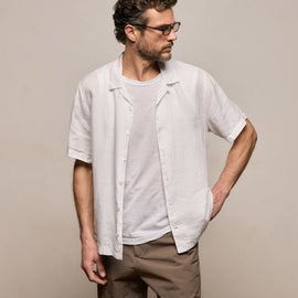 Lightweight Linen Short Sleeve Shirt in White | James Perse Los Angeles