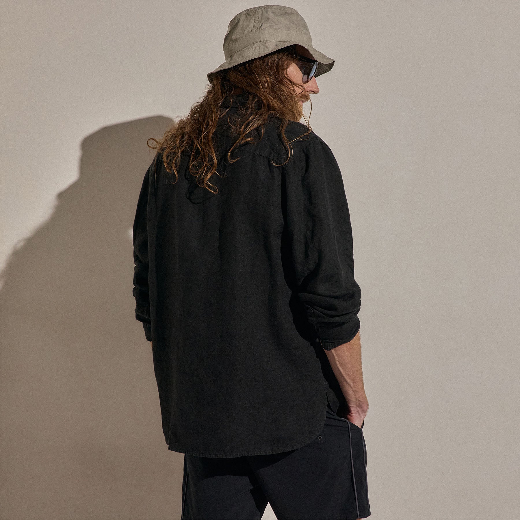 Lightweight Linen Shirt in Black | James Perse Los Angeles