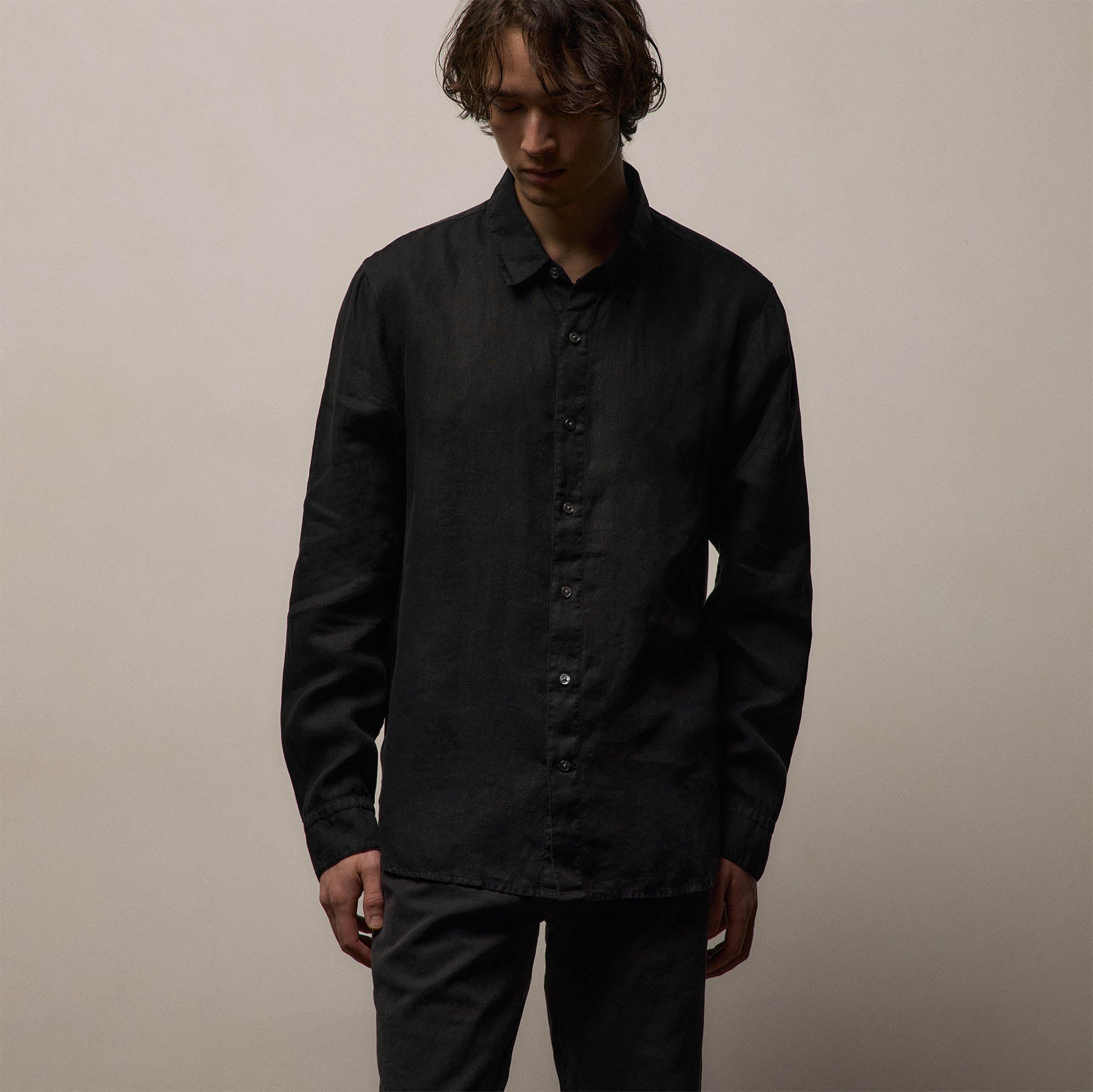 Lightweight Linen Shirt in Black | James Perse Los Angeles