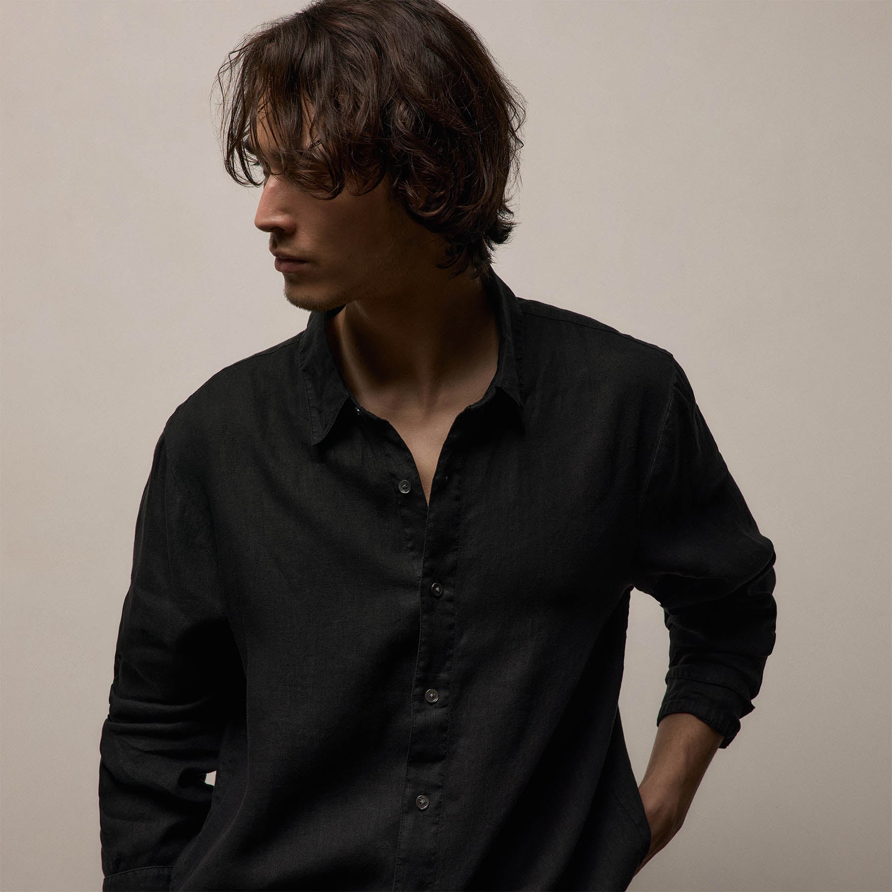 Lightweight Linen Shirt in Black | James Perse Los Angeles