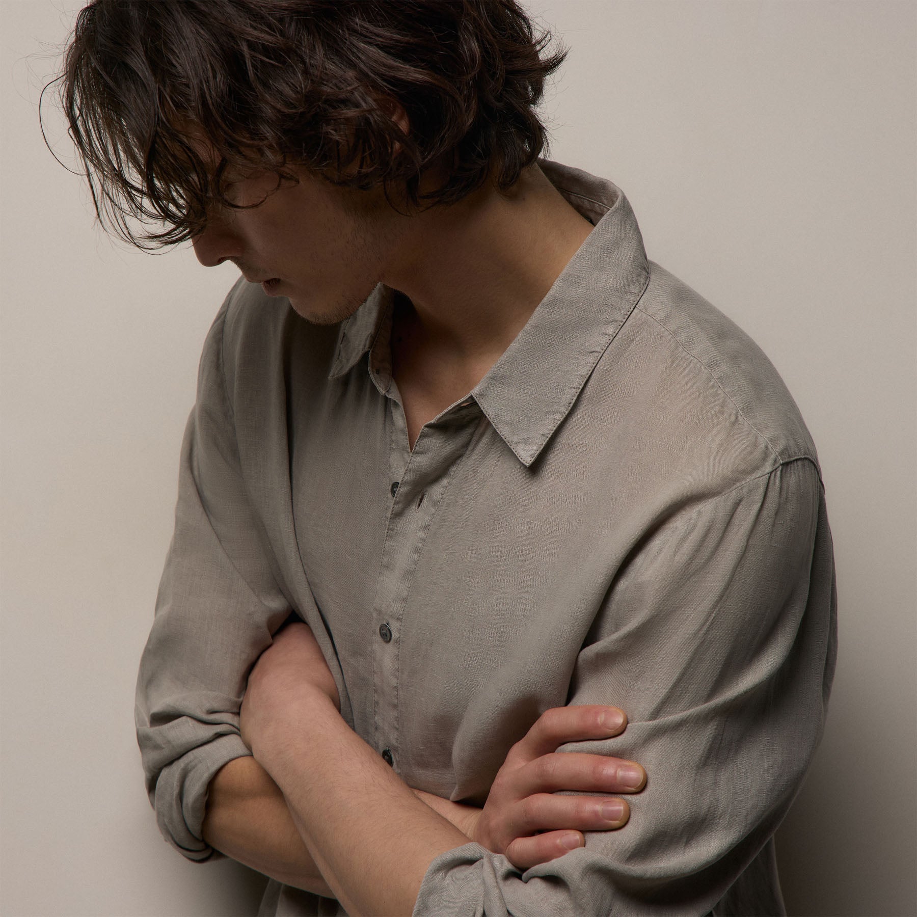 Lightweight Linen Shirt in Fog Pigment | James Perse Los Angeles