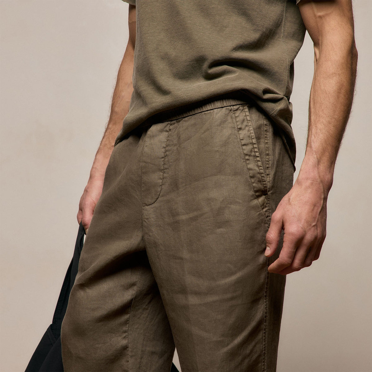 Lightweight Linen Pant in Light Olive Pigment | James Perse Los Angeles
