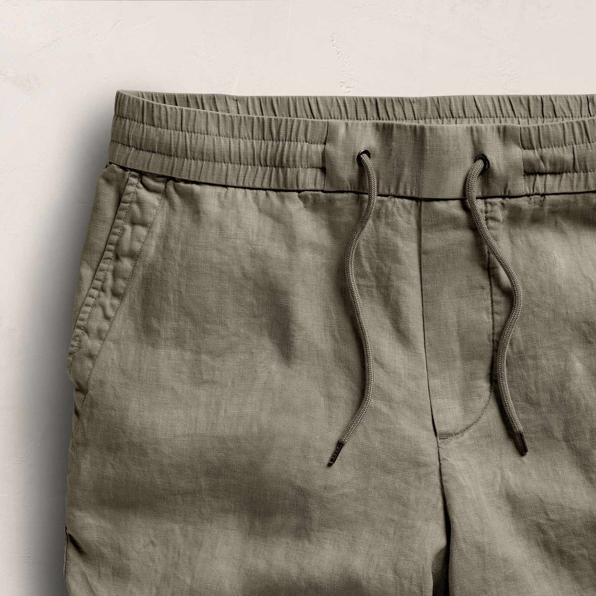 Relaxed Fit Linen Short in Birch Pigment | James Perse Los Angeles