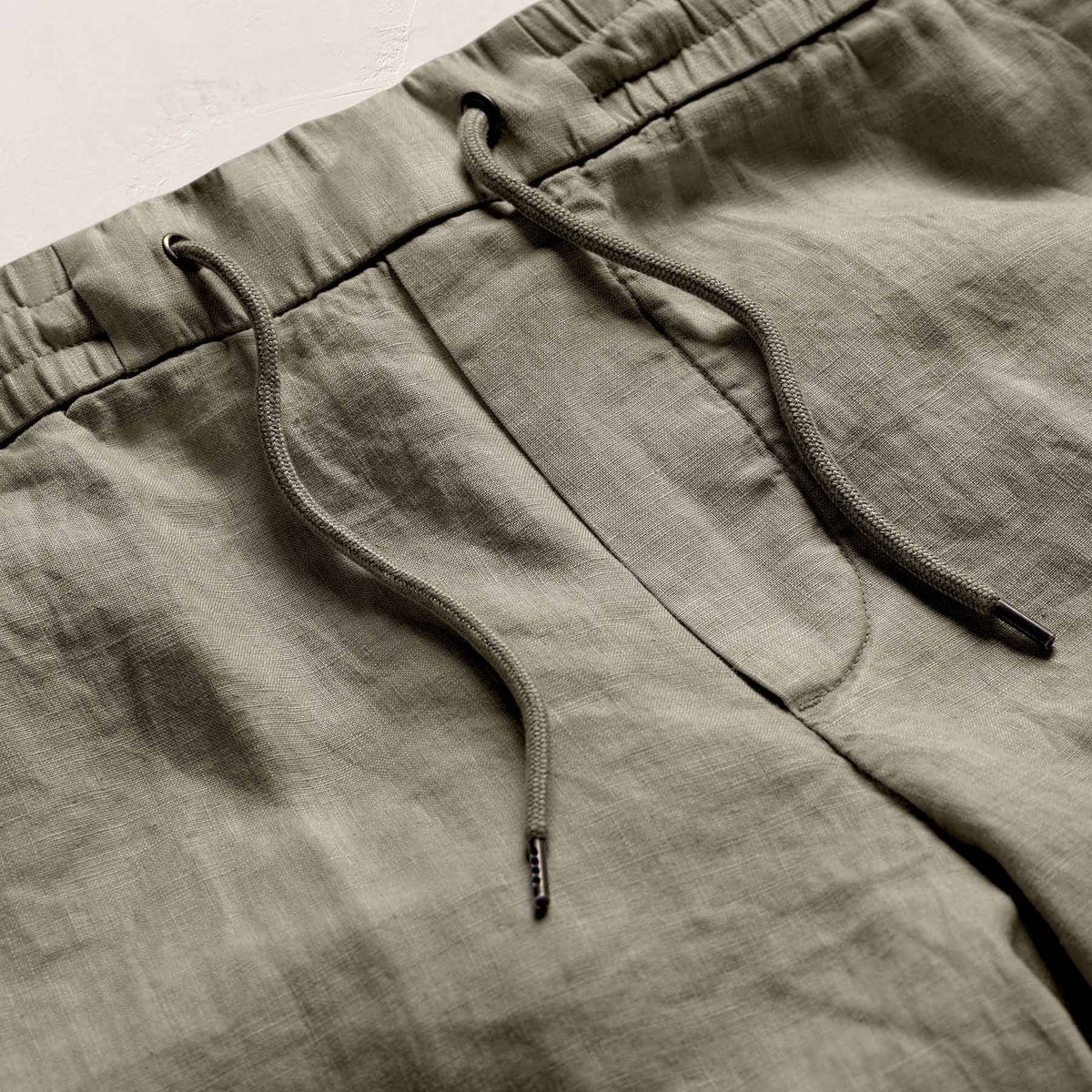 Relaxed Fit Linen Short in Birch Pigment | James Perse Los Angeles