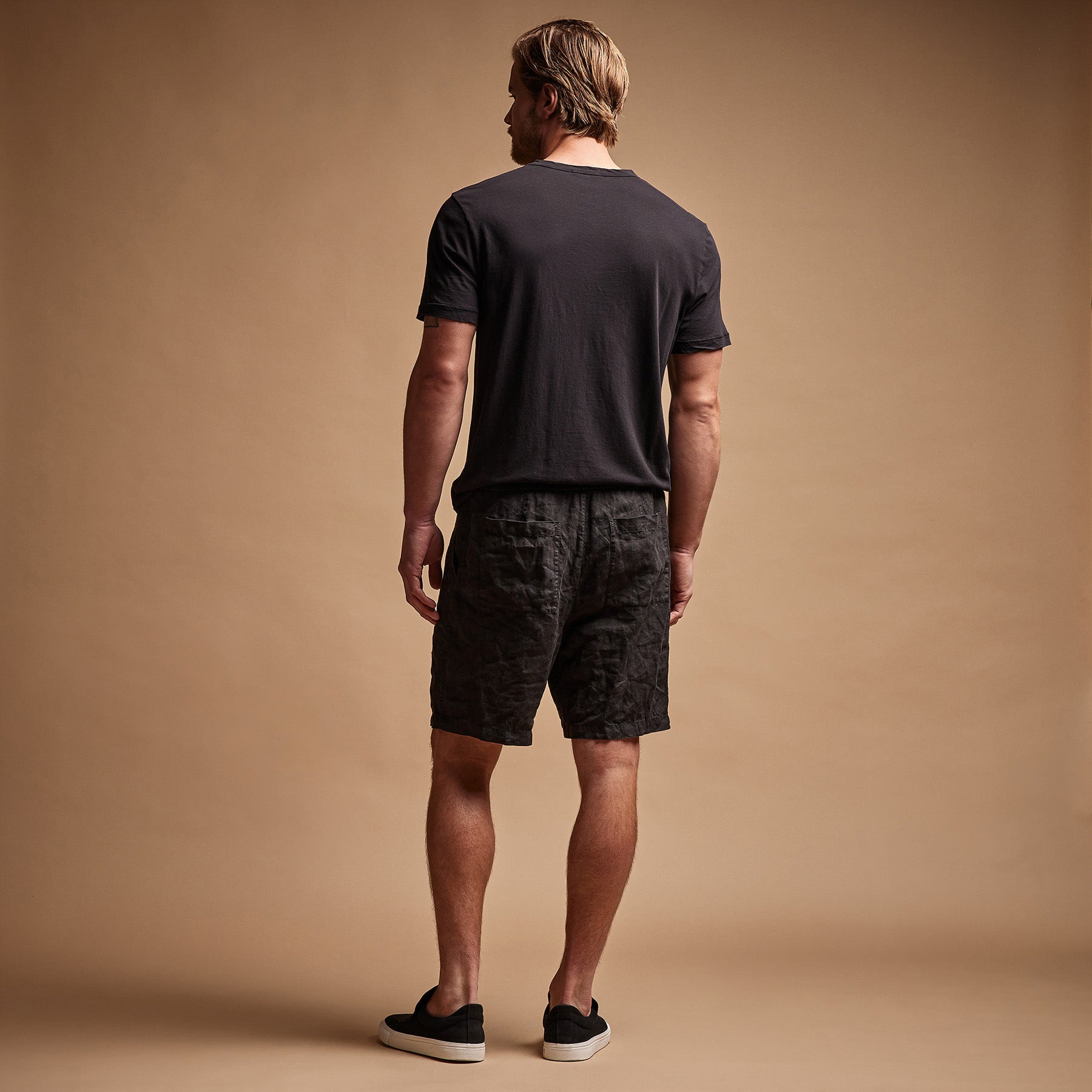 Relaxed Fit Linen Short in Black | James Perse Los Angeles