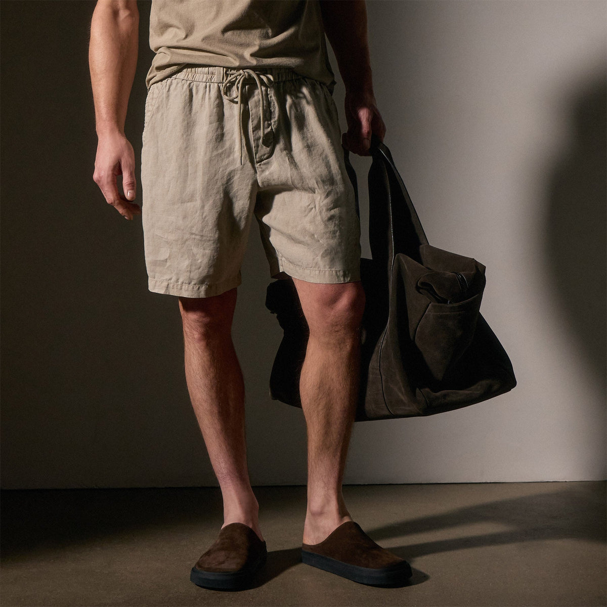 Relaxed Fit Linen Short in Mineral Pigment | James Perse Los Angeles