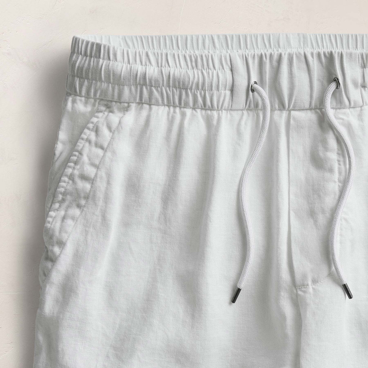 Relaxed Fit Linen Short in White | James Perse Los Angeles