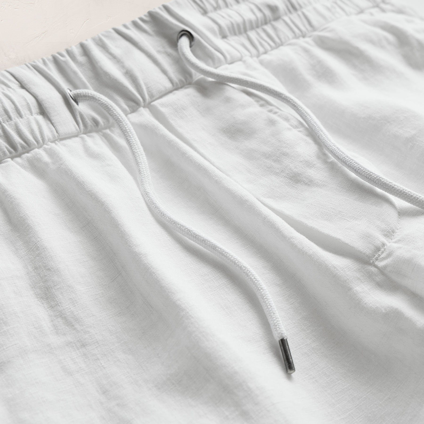 Relaxed Fit Linen Short in White | James Perse Los Angeles