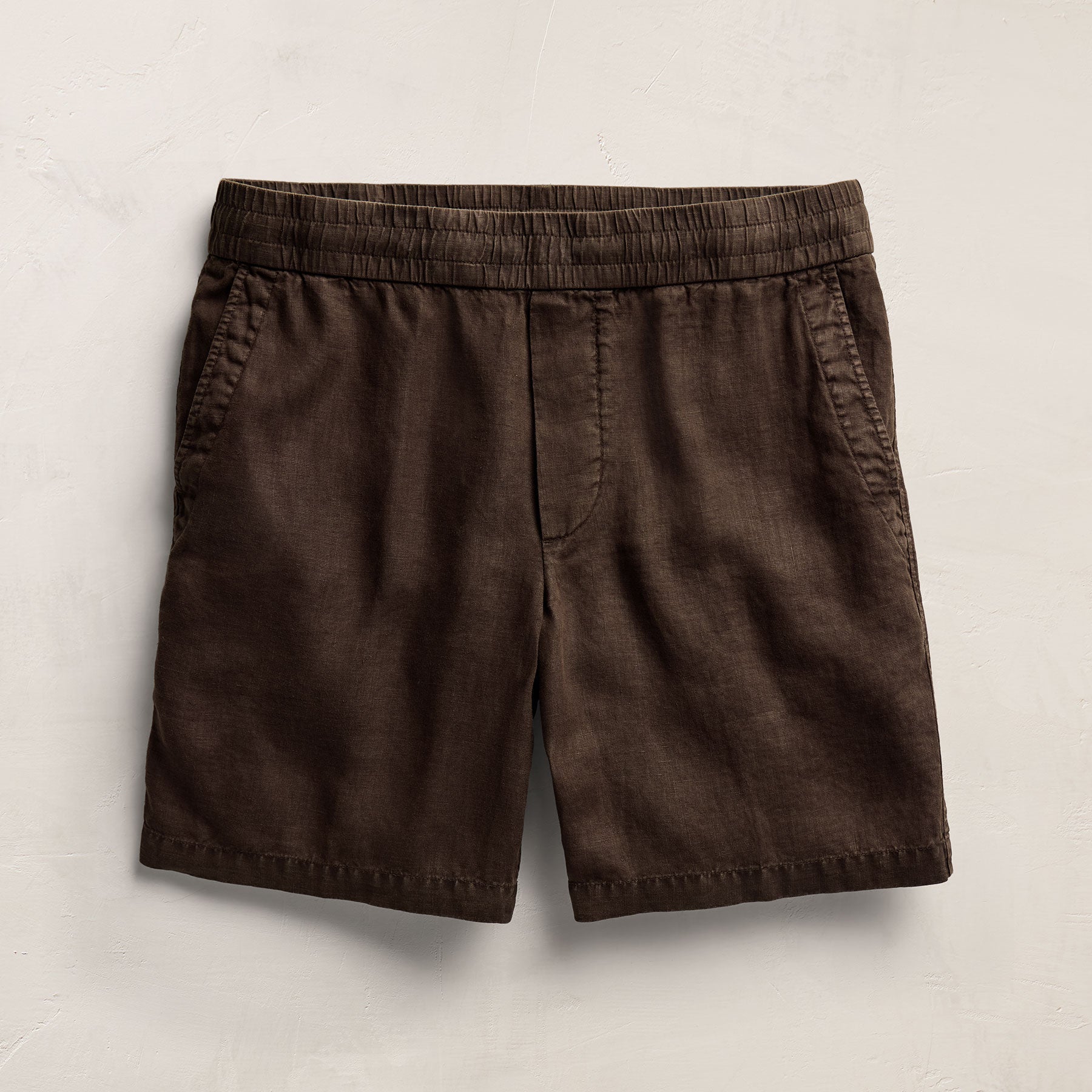 Lightweight Linen Relaxed Short in Bark Pigment | James Perse Los Angeles
