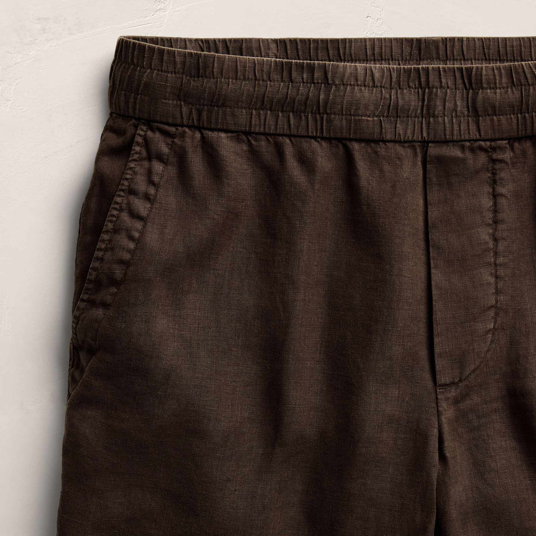 Lightweight Linen Relaxed Short in Bark Pigment | James Perse Los Angeles