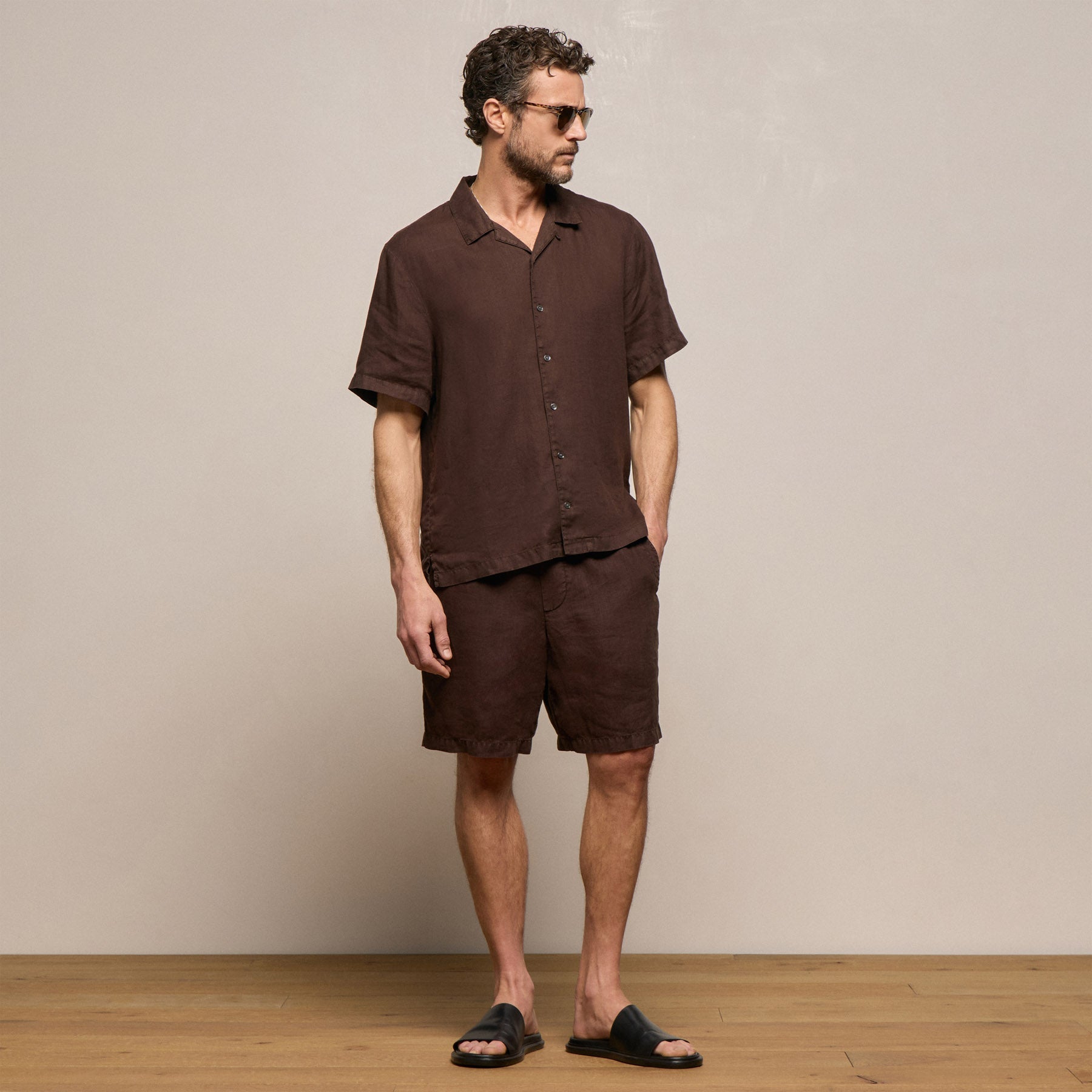 Lightweight Linen Relaxed Short in Bark Pigment | James Perse Los Angeles