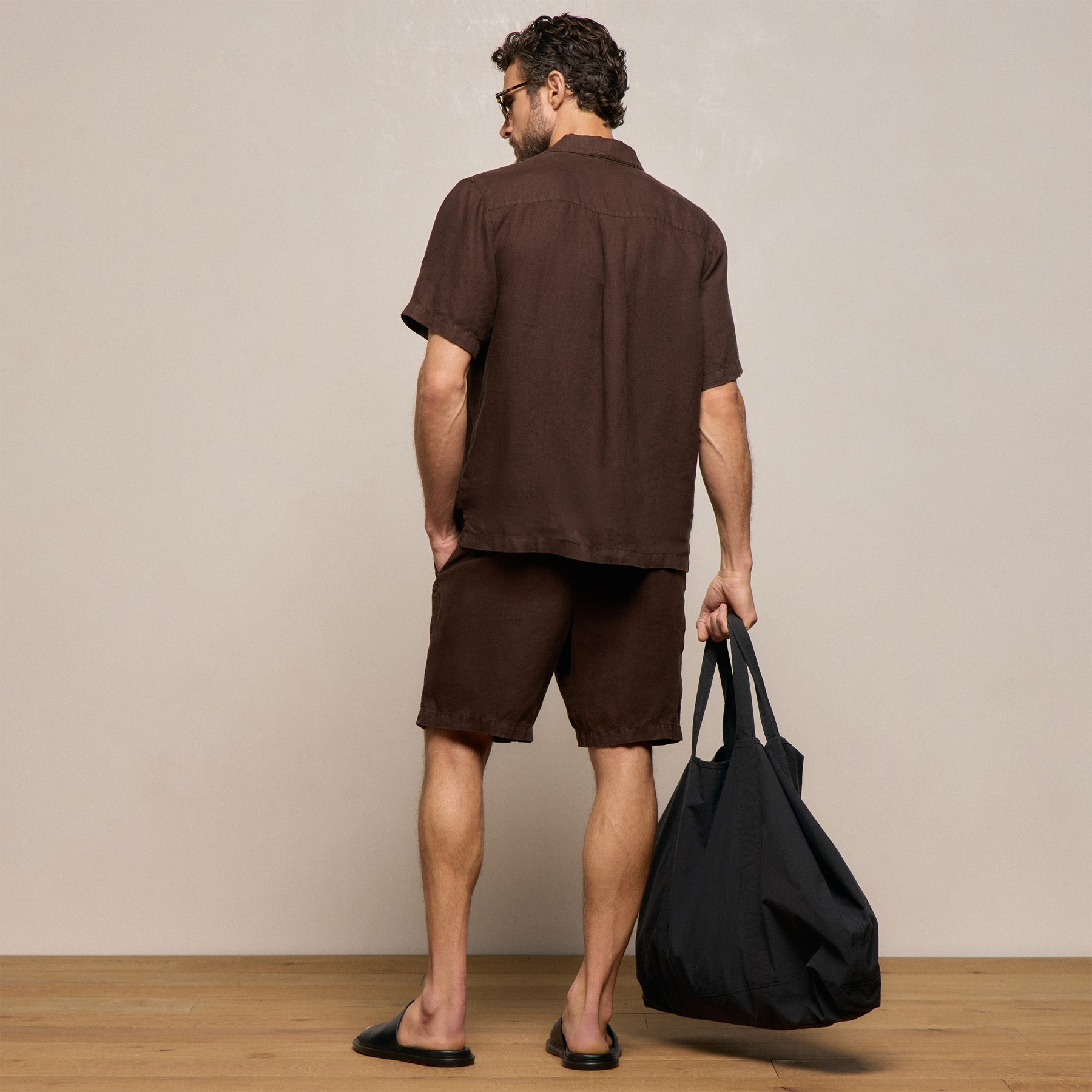 Lightweight Linen Relaxed Short in Bark Pigment | James Perse Los Angeles