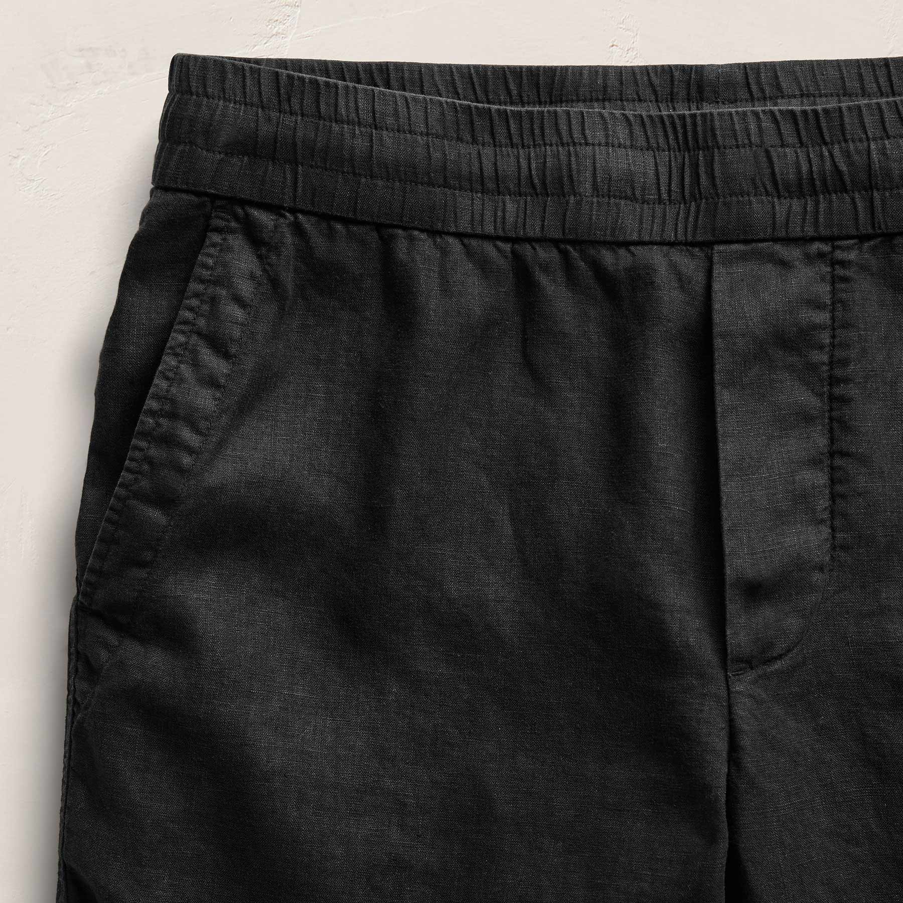 Lightweight Linen Relaxed Short in Black | James Perse Los Angeles