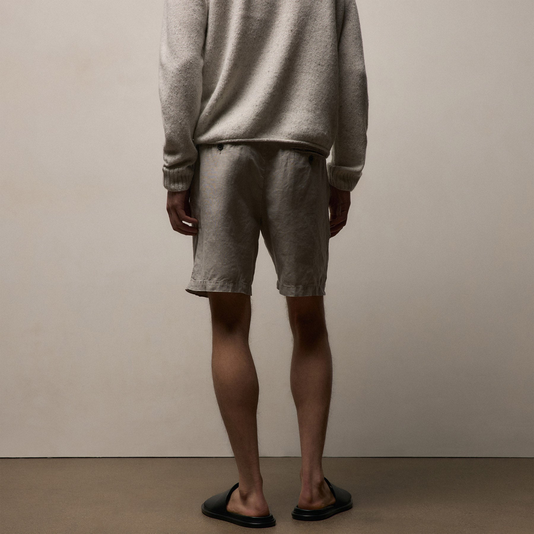 Lightweight Linen Relaxed Short in Fog Pigment | James Perse Los Angeles