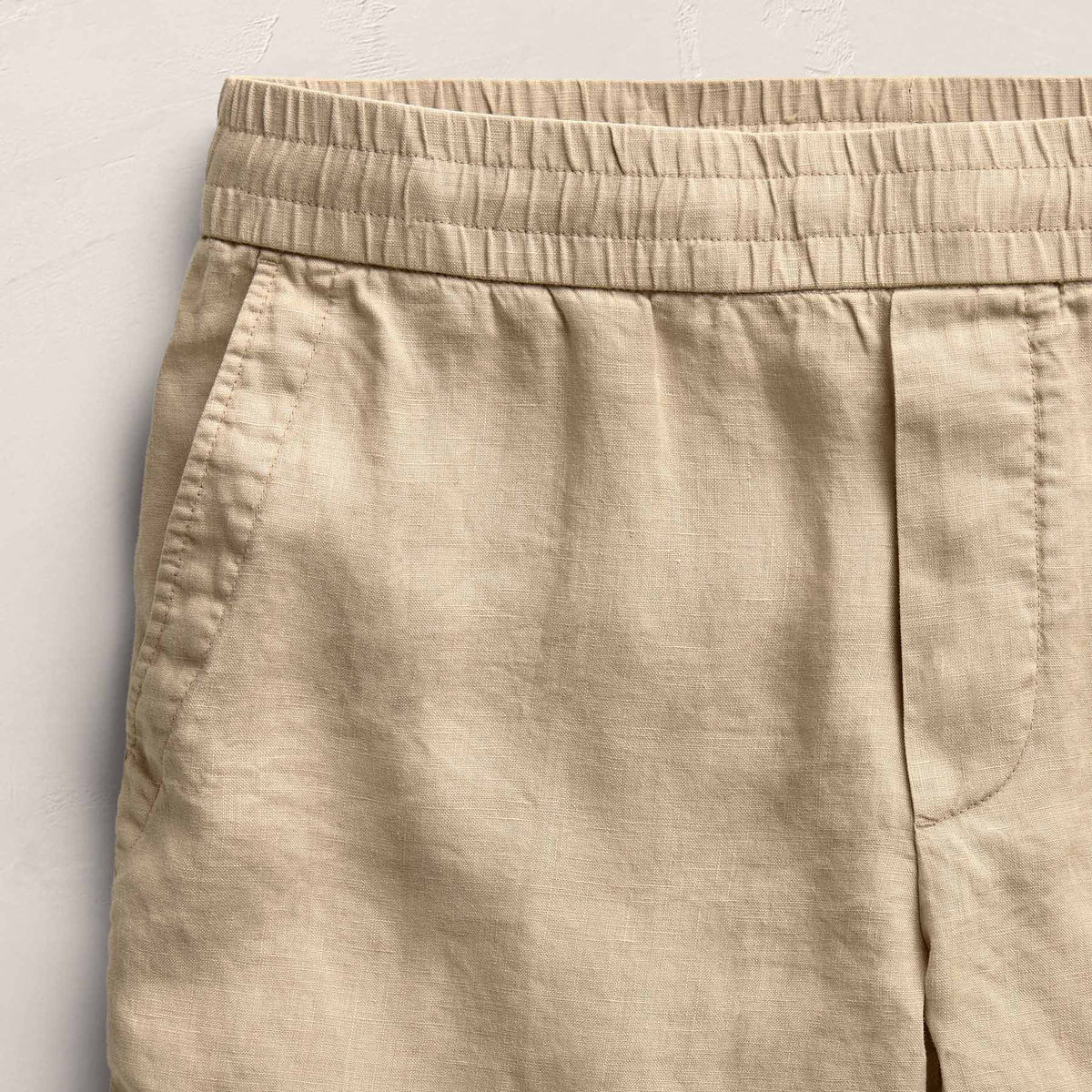 Lightweight Linen Relaxed Short in Light Khaki Pigment | James Perse Los Angeles