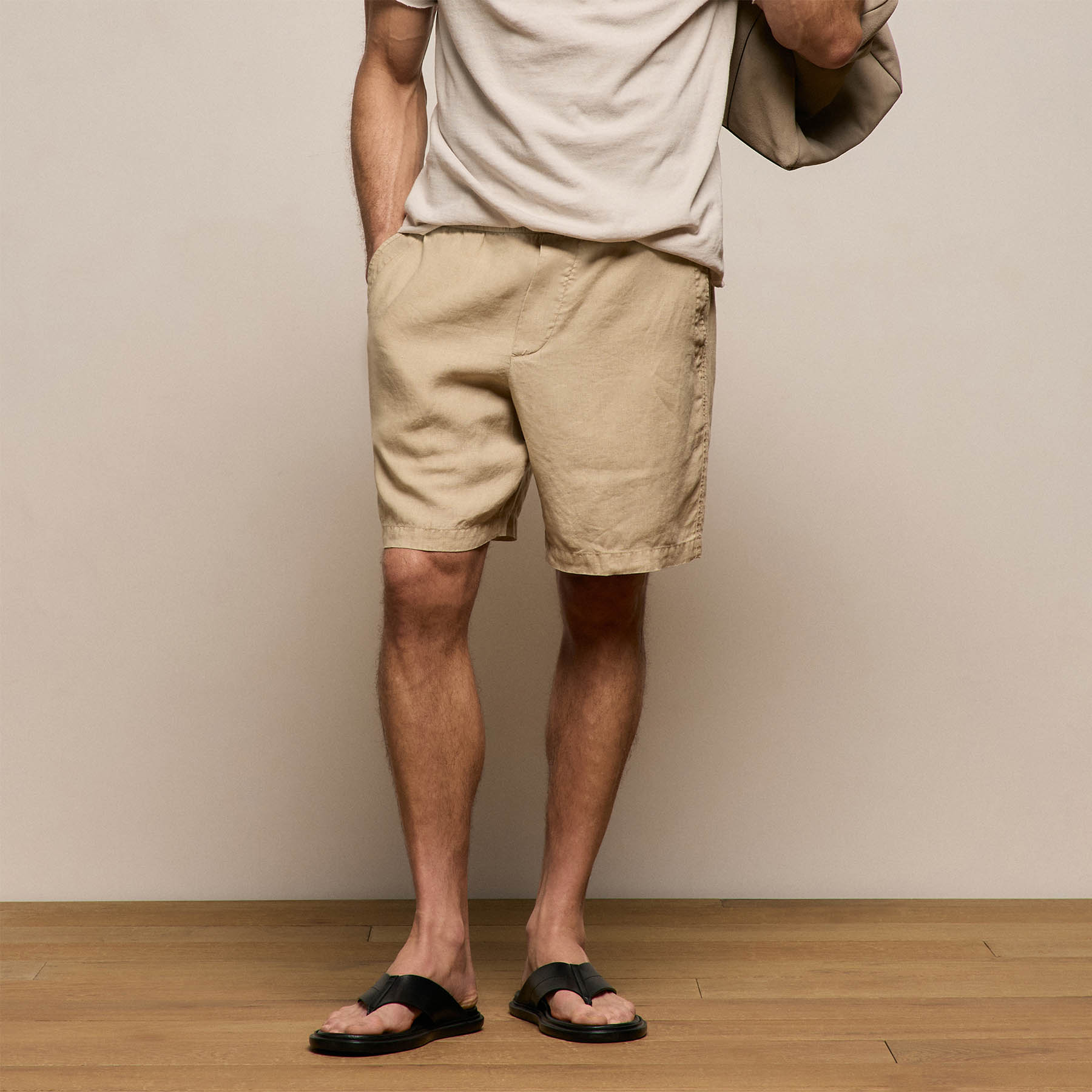 Lightweight Linen Relaxed Short in Light Khaki Pigment | James Perse Los Angeles