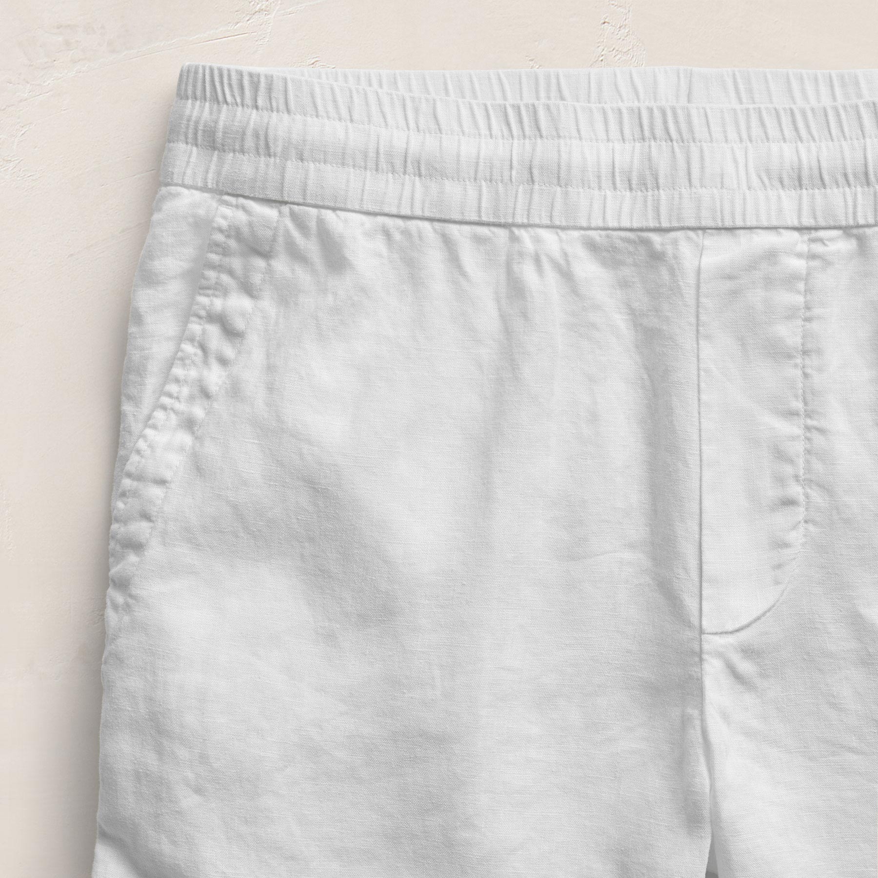 Lightweight Linen Relaxed Short in White | James Perse Los Angeles