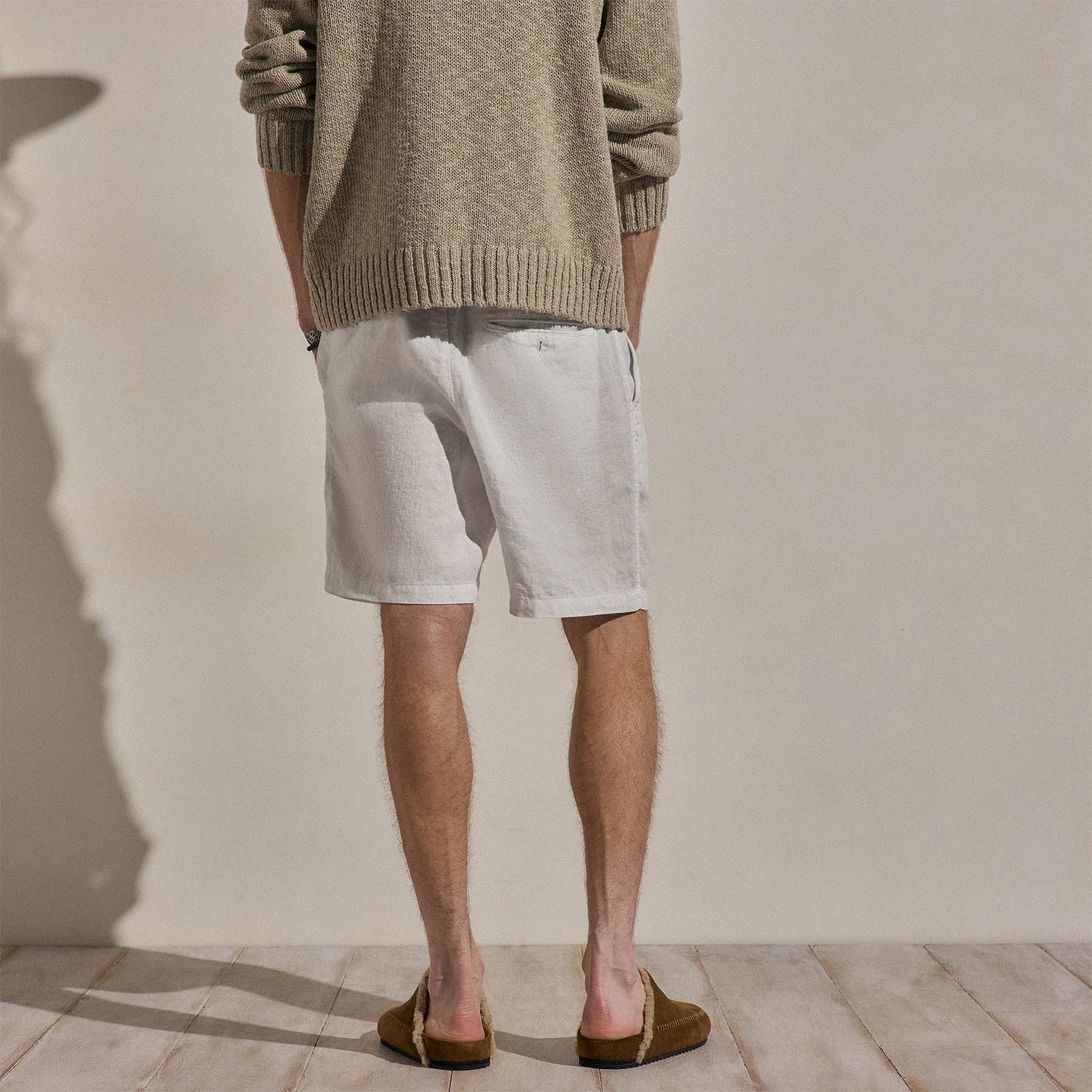 Lightweight Linen Relaxed Short in White | James Perse Los Angeles