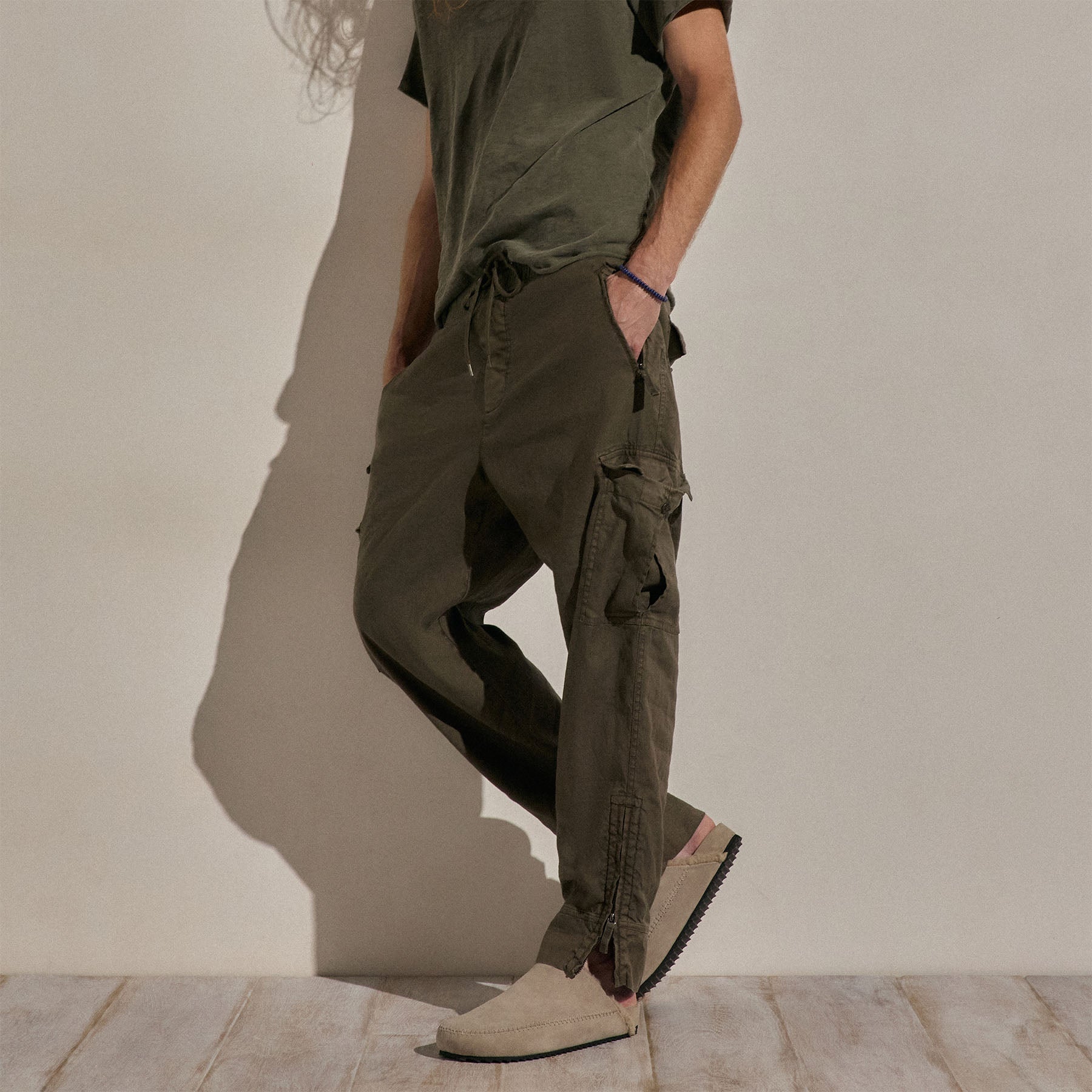 Parachute Linen Cotton Cargo in Army Green Pigment | James Perse
