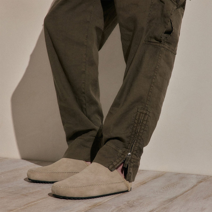 Parachute Linen Cotton Cargo in Army Green Pigment | James Perse Los Angeles