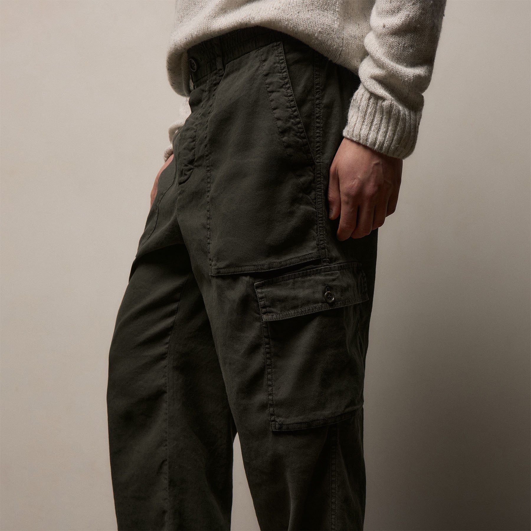 Stretch Linen Cargo Pant in Dark Olive Pigment | James Perse Los Angeles