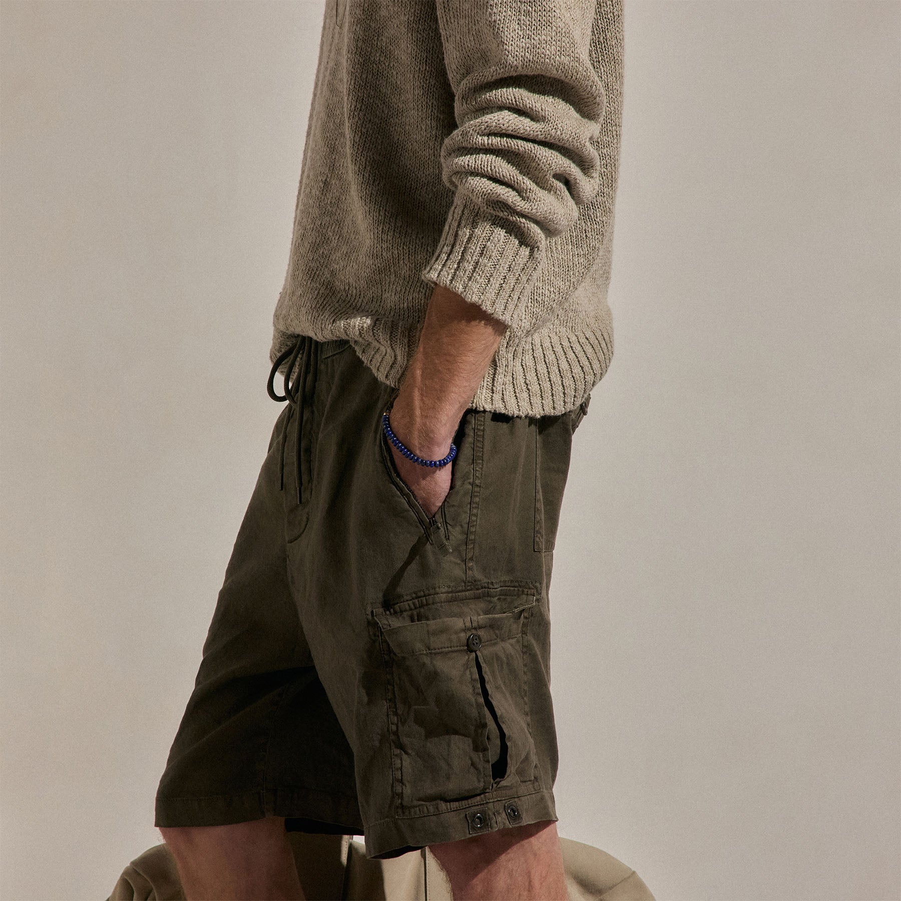 Parachute Linen Cotton Cargo Short in Army Green Pigment | James