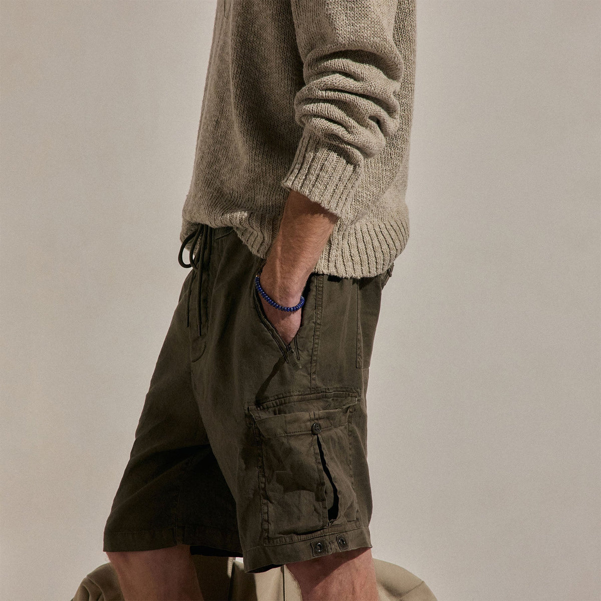 Parachute Linen Cotton Cargo Short in Army Green Pigment | James Perse Los Angeles