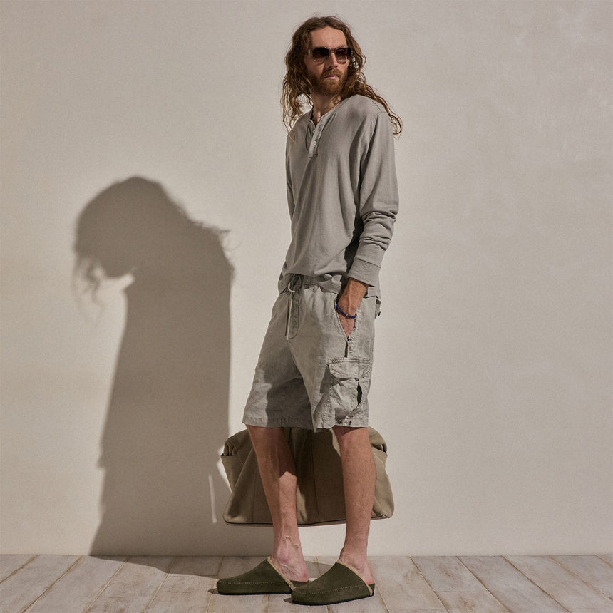 Parachute Linen Cotton Cargo Short in Fog Pigment | James Perse Los Angeles