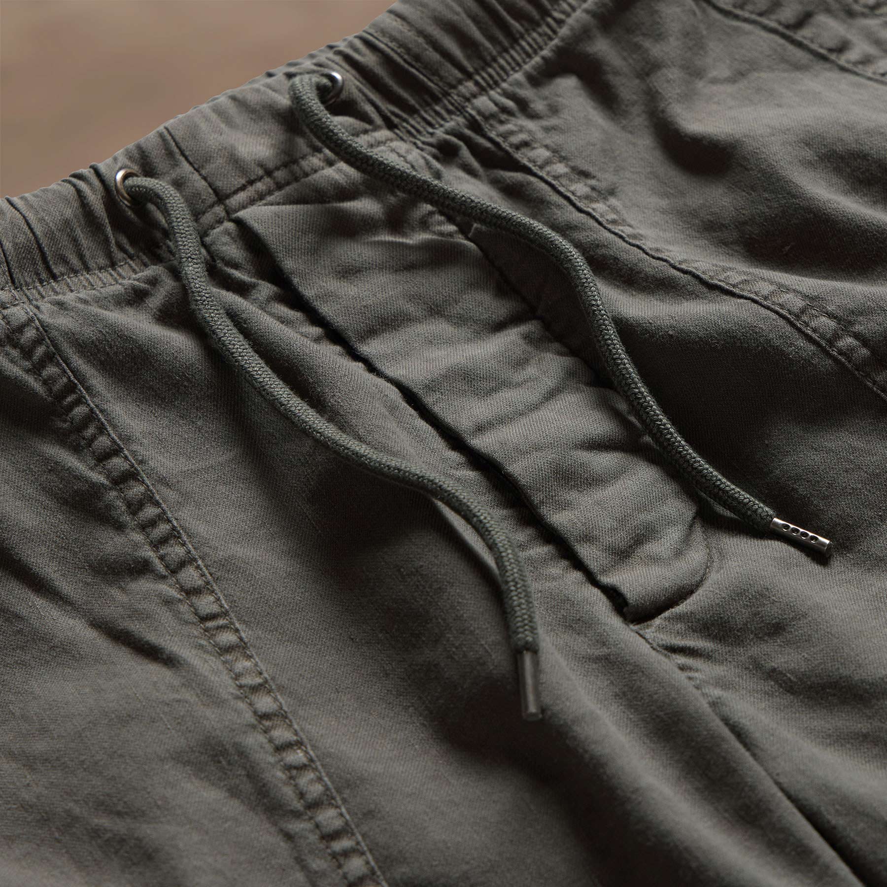 Linen Blend Utility Short in Granite Pigment | James Perse Los Angeles