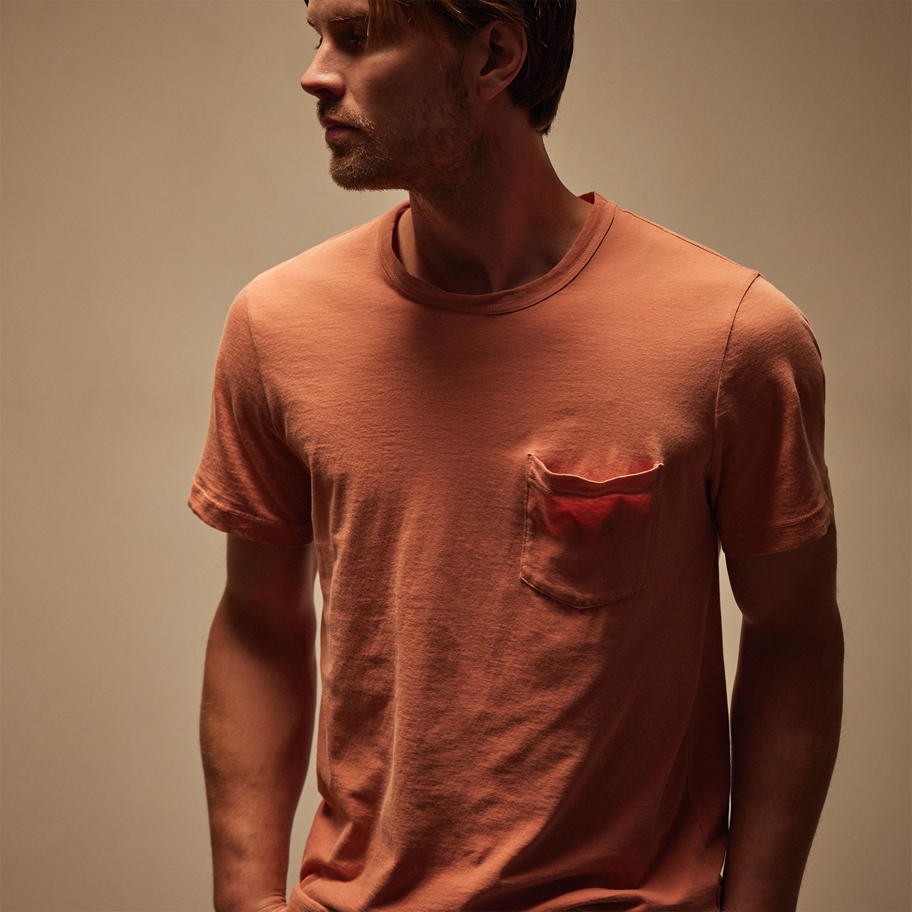Lightweight Jersey Pocket Tee in Adobe Pigment | James Perse Los Angeles