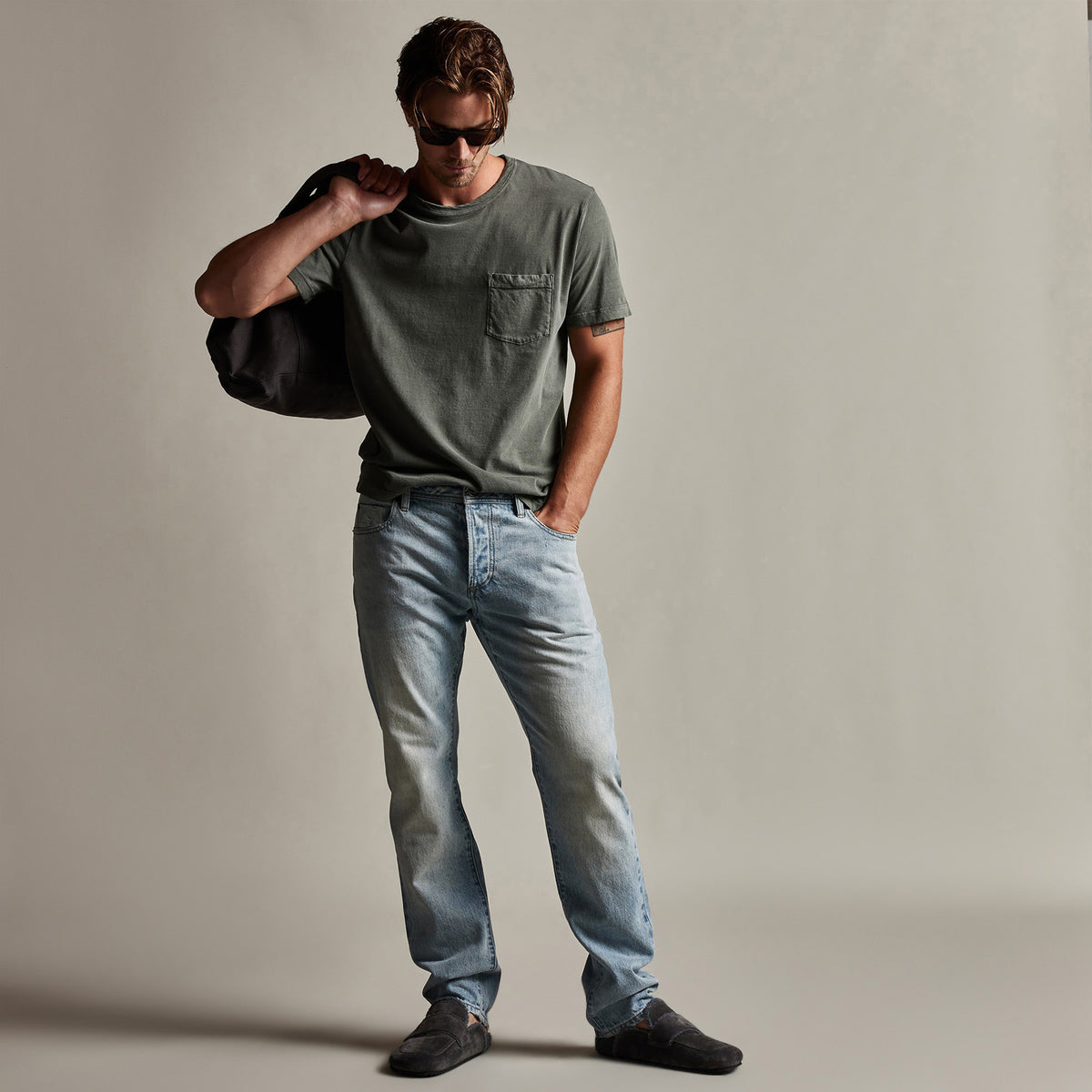Lightweight Jersey Pocket Tee in Alligator Pigment | James Perse Los Angeles