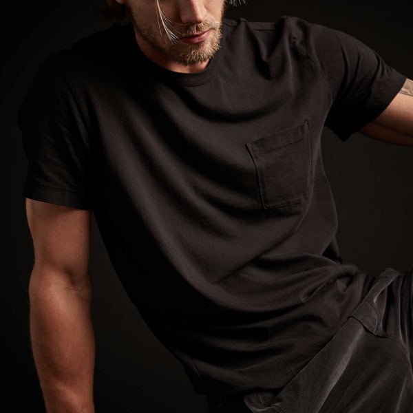 Lightweight Jersey Pocket Tee in Black | James Perse Los Angeles