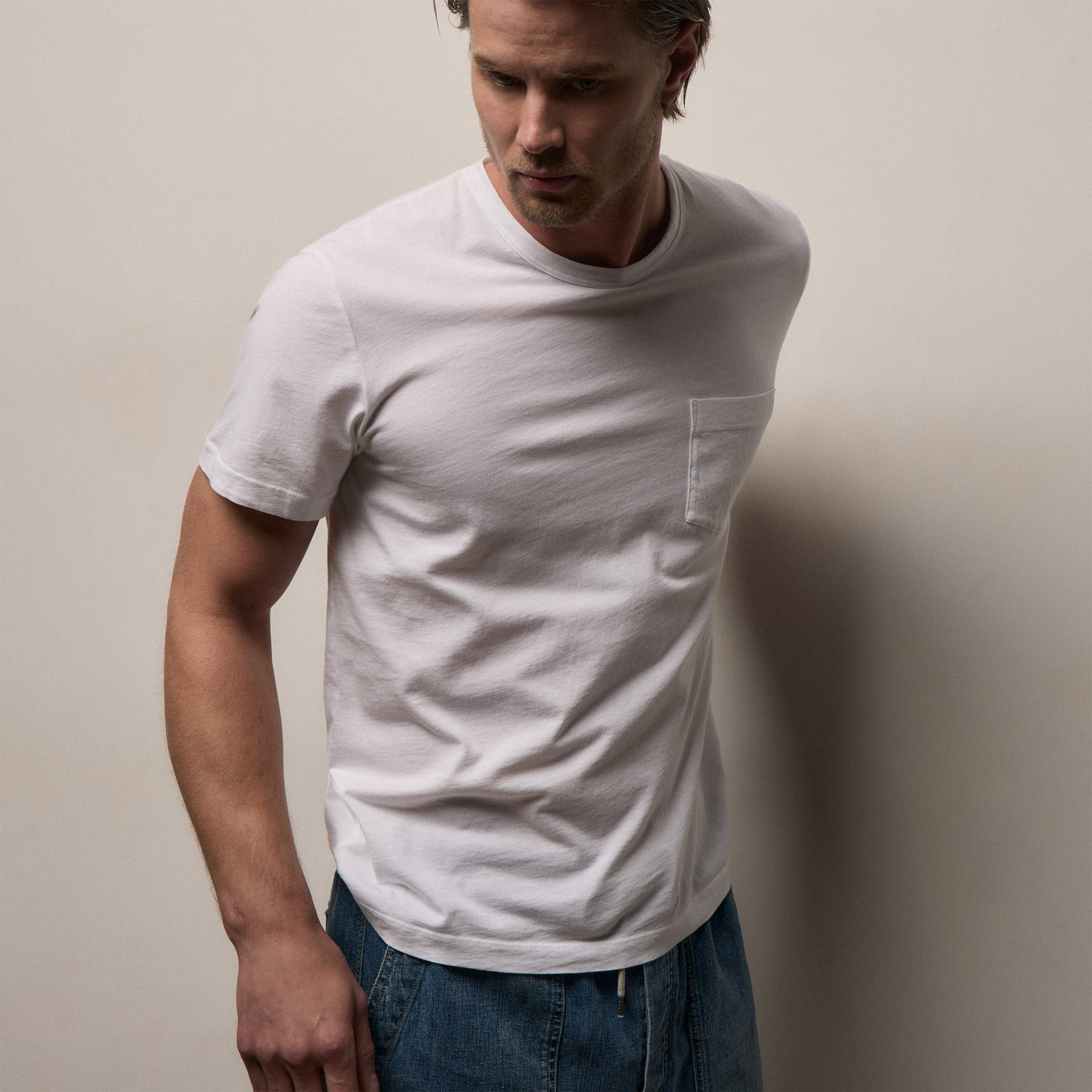Lightweight Jersey Pocket Tee in White | James Perse Los Angeles