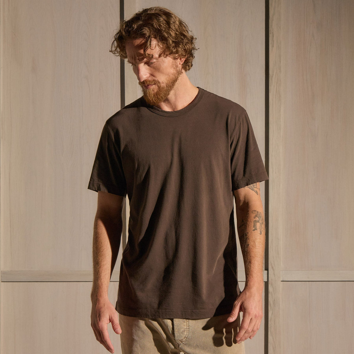Short Sleeve Crew Neck in Bark Pigment | James Perse Los Angeles