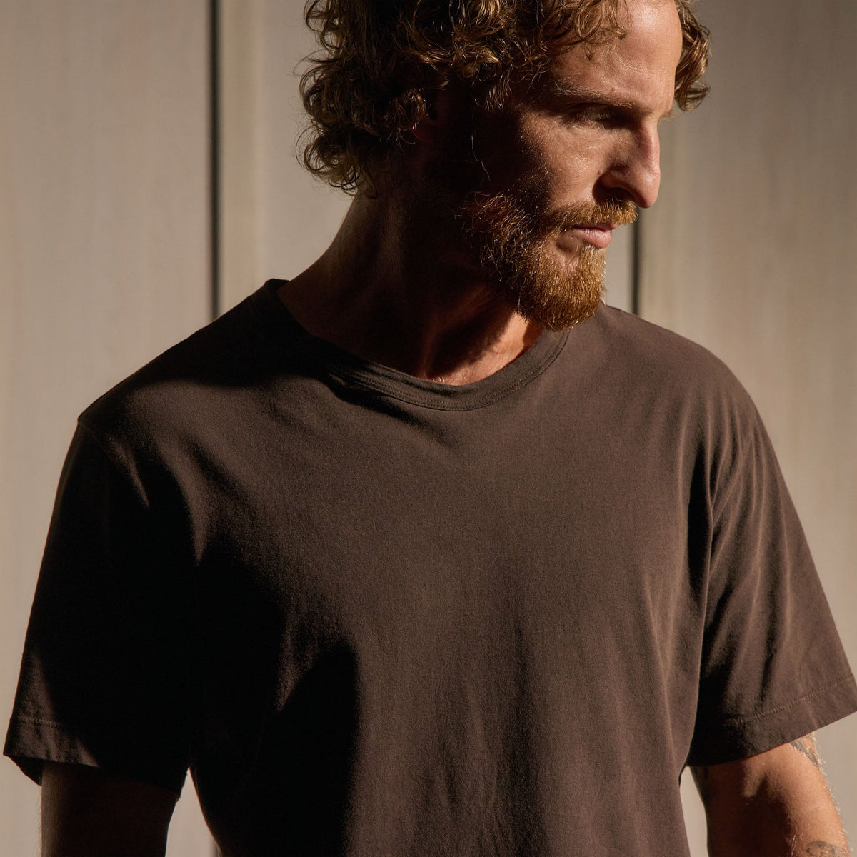 Short Sleeve Crew Neck in Bark Pigment | James Perse Los Angeles