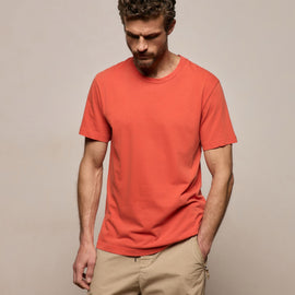 Short Sleeve Crew Neck in Blood Orange Pigment | James Perse Los Angeles