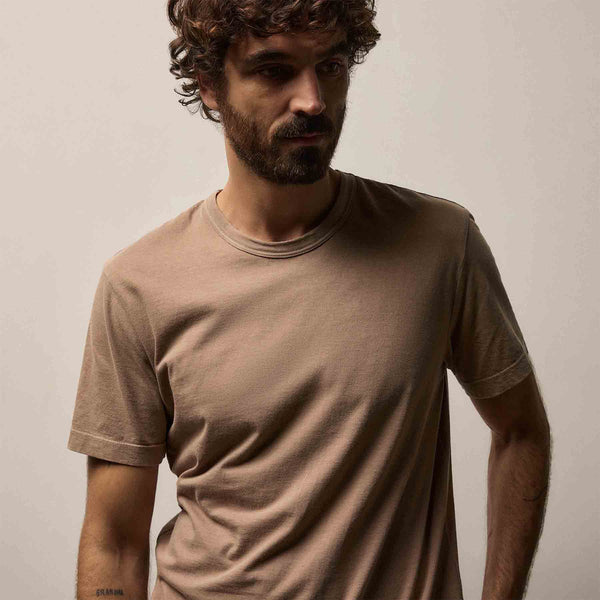 Short Sleeve Crew Neck in Coffee Pigment | James Perse Los Angeles